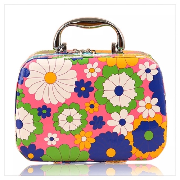 TRAVEL COSMETIC CASE BAG - Picture 1 of 6